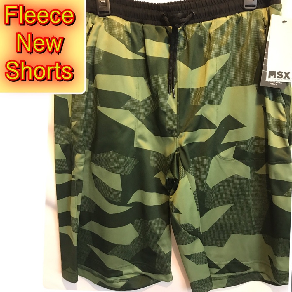 Camouflage Fleece Men’s Shorts
Zipper pockets